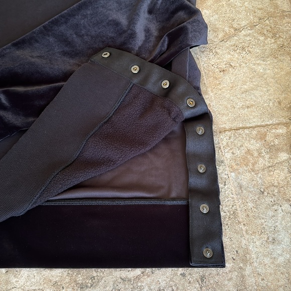 Athleta sweatshirt velvet sleeves - Picture 3 of 7